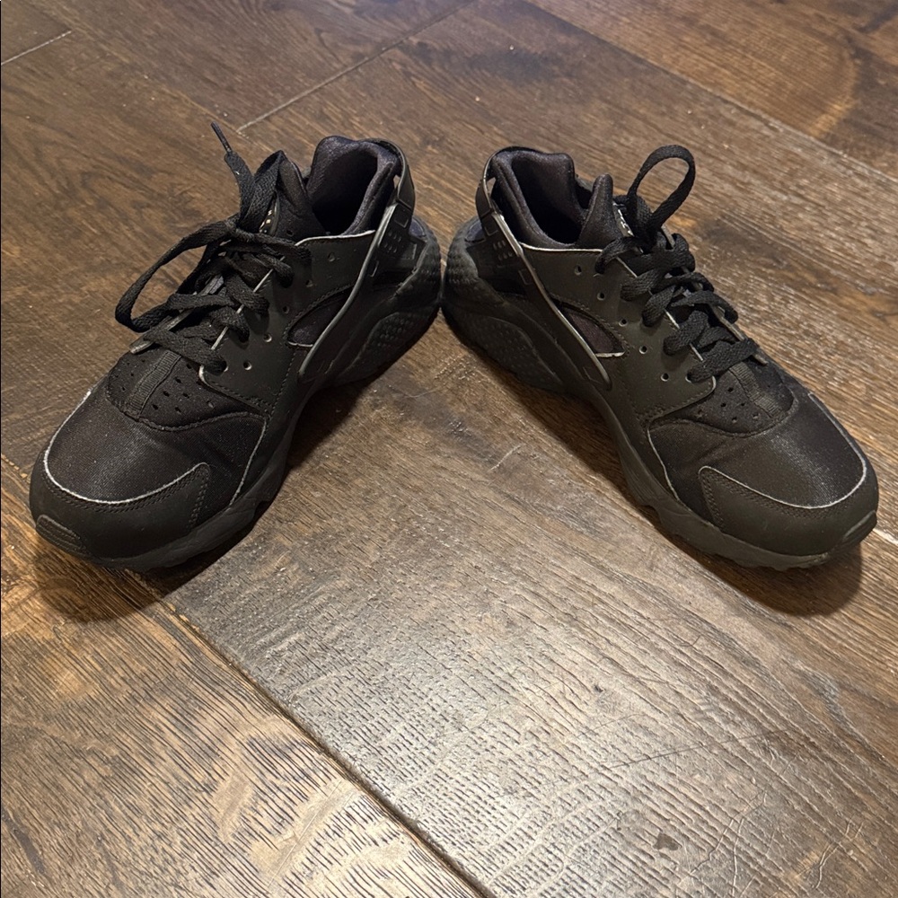 Nike Air Huarache Sneakers - Picture 14 of 17